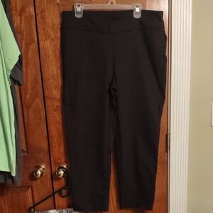 New Directions Black Ankle Cropped Pants